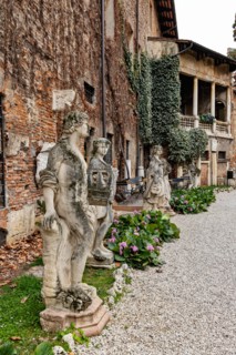 Vicenza: bust of a statue in the courtyard of the Olympic Theatre.