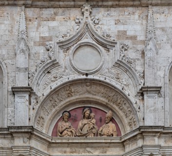 Montepulciano, church of St. Augustine: detail of the portal with the lunette with the terracotta