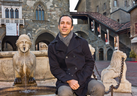 Città Alta, piazza Vecchia, accanto alla fontana Contarini: Andrea Locati, Capo Servizio Promozione
