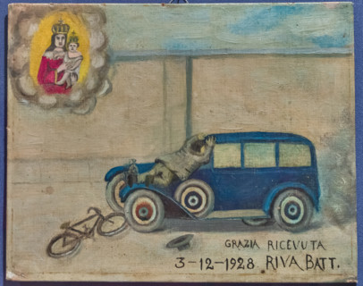 Bergamo, Museo Bernareggi: ex-voto novecentesco con scena di incidente tra auto e bicicletta