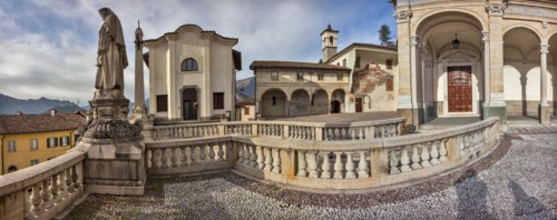 Clusone: view of the Oratory of St. Louis, the Oratory of Disciplini or St. Bernardino and the
