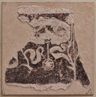 “Frammento di fregio con emblemi araldici”, dipinto murale strappato, di Antonio di Puccio, detto