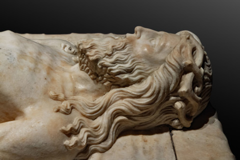 “Cristo deposto o Cristo morto”, statua in marmo di Jacopino da Tradate, 1420-30. La statua era