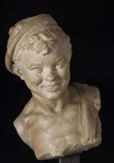 “Busto di giovane pescatore” di Luigi Legnani (FE 1852 - 1910).
Marmo bianco, cm. 40 x 26 x 20