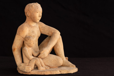 Collezione Assicoop Unipol, inv. n° 864: 
Annibale Zucchini; “Mamma con bimbo” (terracotta,