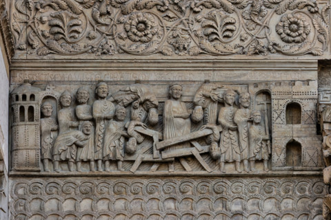 Fidenza, Duomo (Cattedrale di S. Donnino), Facciata: bassorilievo con Storie di San Donnino, "Il