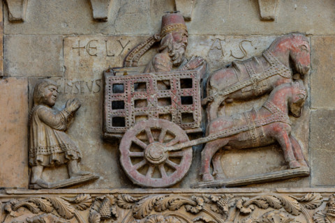 Fidenza, Duomo (Cattedrale di S. Donnino), Facciata: bassorilievo con "Il profeta Elia rapito in