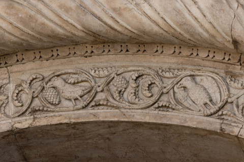 Fidenza, Duomo (St. Donnino Cathedral), the façade, the main portal, an internal frieze: detail