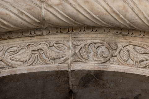 Fidenza, Duomo (St. Donnino Cathedral), the façade, the main portal, an internal frieze: detail