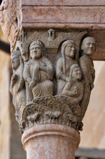 Fidenza, Duomo (Cathedral of San Donnino), facade, main portal, prothyrum: the left capital with
