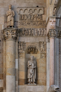 Fidenza, duomo (Cathedral of San Donnino), sculptures between the main portal and the left one:
