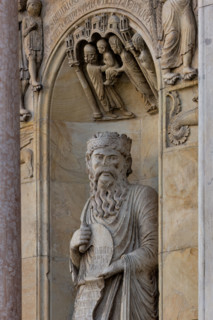 Fidenza, duomo (Cathedral of San Donnino), sculptures between the main portal and the left one: