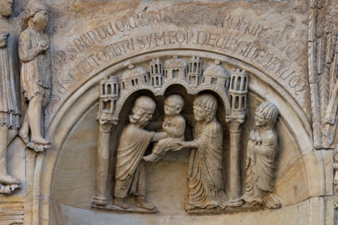 Fidenza, duomo (Cattedrale di San Donnino), sculture tra il portale maggiore e quello di sinistra