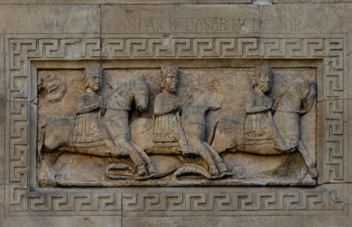 Fidenza, duomo (Cattedrale di San Donnino), facciata, sculture tra il portale sinistro e il portale
