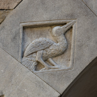 Fidenza, Duomo (Cattedrale di San Donnino), facciata, portale sinistro, protiro, serie di losanghe