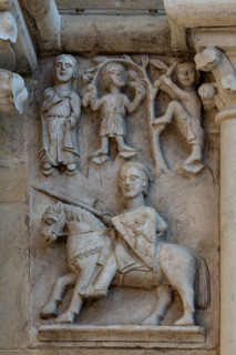 Fidenza, Duomo (Cattedrale di San Donnino), abside: “il mese di maggio”, formella superstite di un