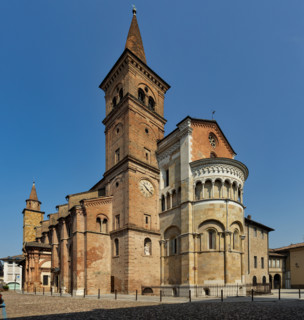 Fidenza, Duomo (Cattedrale di San Donnino): veduta dell’abside e del fianco meridionale