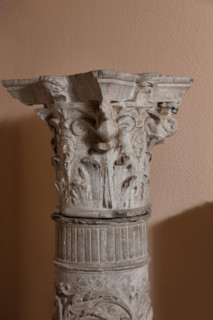 Palermo, Palazzo Reale o Palazzo dei Normanni, R1, commissioni: colonna istoriata. Particolare del