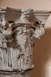 Palermo, Palazzo Reale o Palazzo dei Normanni, R1, commissioni: colonna istoriata. Particolare del