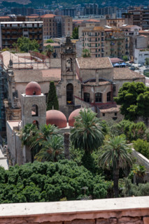 Palermo: veduta della città dalla Torre di Porta Nuova. Al centro, la Chiesa di San Giovanni degli