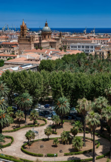Palermo: veduta della città dalla Torre di Porta Nuova. Al centro, la Cattedrale della Santa