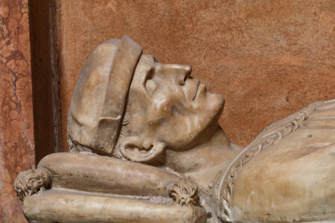 Modena, Duomo, interno, navata destra: monumento funerario dedicato a Francesco Molza; di