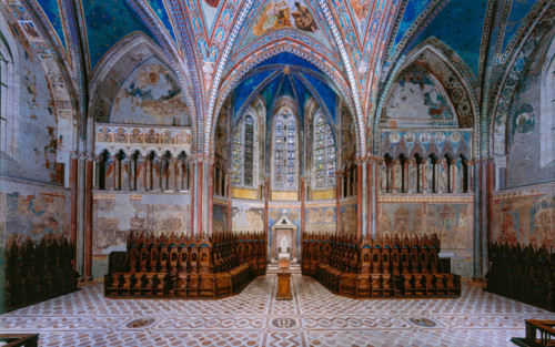 Assisi, Basilica superiore di San Francesco: veduta del transetto verso ovest. A destra e sinistra