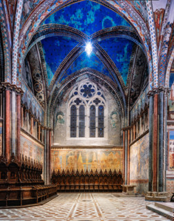 Assisi, Basilica superiore di San Francesco: veduta del transetto meridionale con il ciclo di