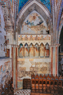 Assisi, Basilica superiore di San Francesco, transetto meridionale: veduta della parete ovest, con