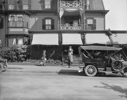 Guests and Automobile in Front of Oceanside Hotel, Magnolia, Massachusetts, USA, Detroit Publishing Company, 1905