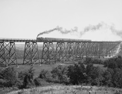 Chicago & North Western Railway Viaduct over Des Moines River, near Boone, Iowa, USA, William Henry Jackson for Detroit Publishing Company, 1900