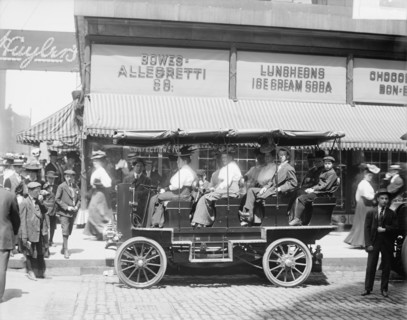 Sightseers Touring Chicago, Auto at Monroe near State, Chicago, Illinois, USA, Detroit Publishing Company, 1915