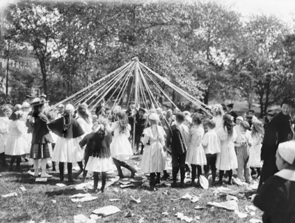 Children Performing Maypole Dance, Central Park, New York City, New York, USA, Detroit Publishing Company, 1905