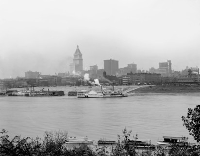 Skyline Along River, Cincinnati, Ohio, USA, Detroit Publishing Company, 1915