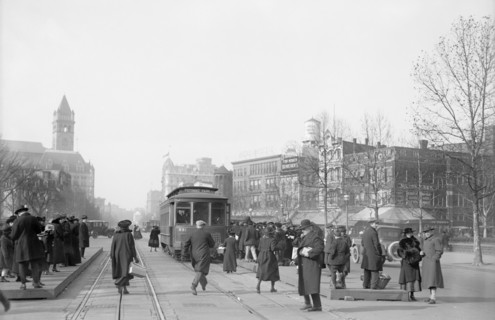 Street Scene, Pennsylvania Avenue, Washington DC, USA, Harris & Ewing, 1916