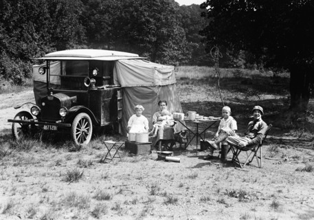 Family Camping, Texas, USA, Harris & Ewing, 1920