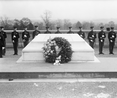 Wreath at Tomb of Unknown Soldier, Armistice Day, Arlington National Cemetery, Arlington, Virginia, USA, Harris & Ewing, 1922