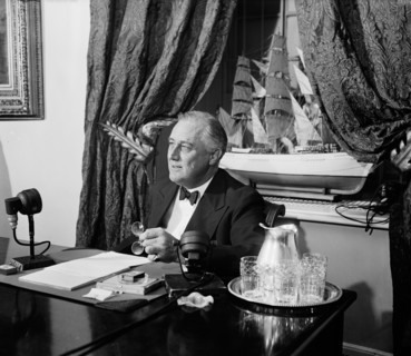 U.S. President Franklin Roosevelt during Radio Broadcast, Washington DC, USA, Harris & Ewing, 1936
