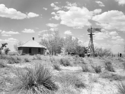 Abandoned farm near Dalhart, Texas, USA, Arthur Rothstein for Farm Security Administration, July 1936