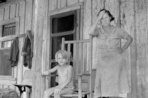 Wife and Child of Sharecropper, Stortz Cotton Plantation, Pulaski County, Arkansas, USA, Arthur Rothstein for Farm Security Administration (FSA), August 1935