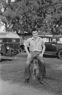 Young Migrant Packinghouse Worker, Belle Glade, Florida, USA, Arthur Rothstein for Farm Security Administration (FSA), January 1937