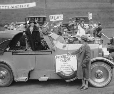 Belle Case La Follette, Campaigning for her Husband, Progressive Party Nominee for U.S. President, Robert La Follette Sr., Mount Lake Park, Maryland, USA, National Photo Company, September 1924