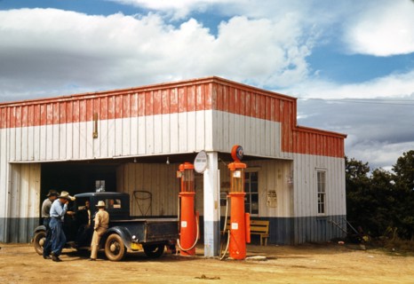 Filling Station and Garage, Pie Town, New Mexico, USA, Lee Russell for Farm Security Administration, October 1940