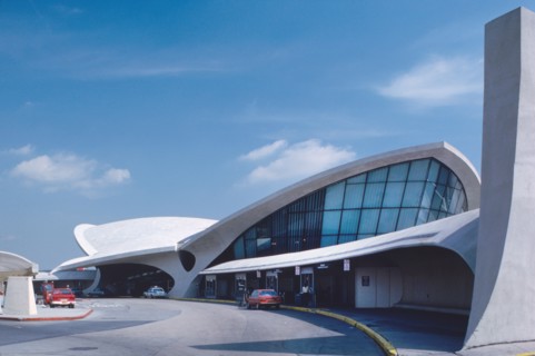 Trans World Airlines Terminal, John F. Kennedy Airport (formerly Idlewild), New York City, New York, USA, designed by Eero Saarinen, photographed by Balthazar, Korab, 1963