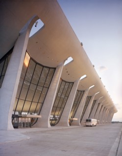 Airport Terminal, Dulles International Airport, Chantilly, Virginia, USA, designed by Eero Saarinen, photographed by Balthazar, Korab, 1964