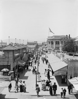 Crowd at Midway, Long Beach, California, USA, Detroit Publishing Company, 1910