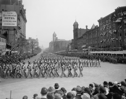 Inauguration Parade for U.S. President Woodrow Wilson, Pennsylvania Avenue, Washington DC, USA, Harris & Ewing, March 4, 1913