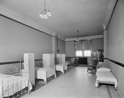 Emergency Room, Chicago and North Western Terminal, Chicago, Illinois, USA, Detroit Publishing Company, 1912