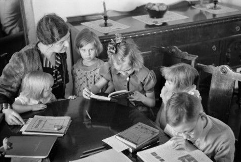 Children Being Home Schooled, Westmoreland Homesteads, Mount Pleasant, Pennsylvania, USA, Carl Mydans, U.S. Resettlement Administration, February 1936