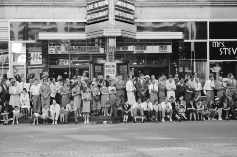 Spectators Watching Parade, Letter Carriers Convention, Milwaukee, Wisconsin, USA, John Vachon for U.S. Resettlement Administration, September 1939